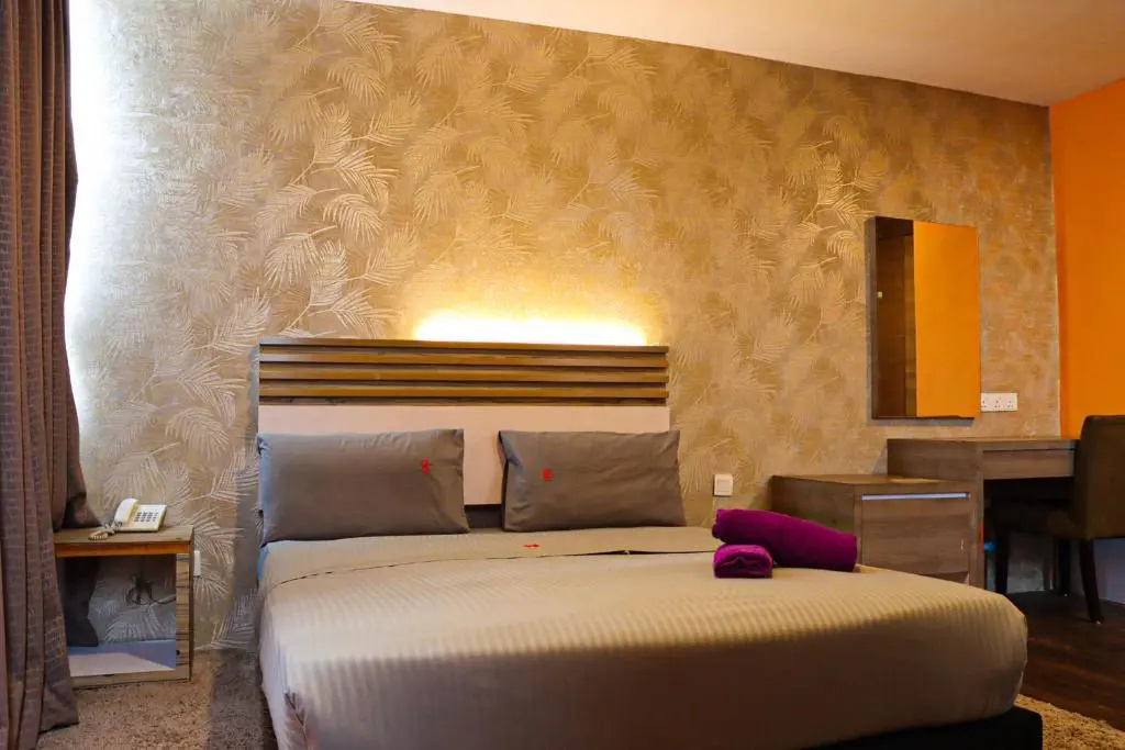 Deluxe Double room (full double bed)