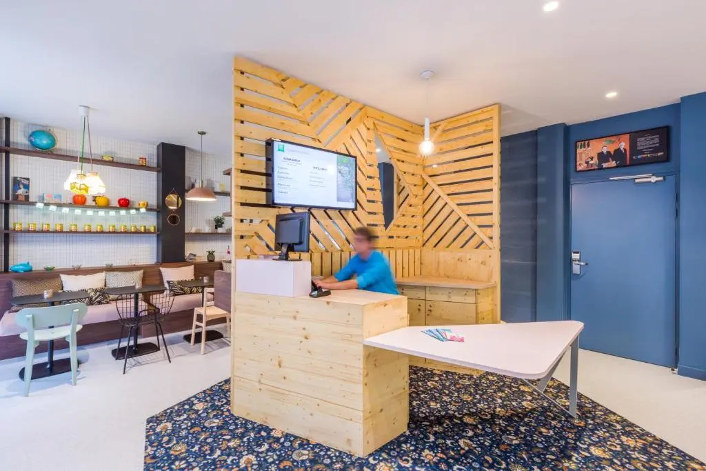Lobby & Reception