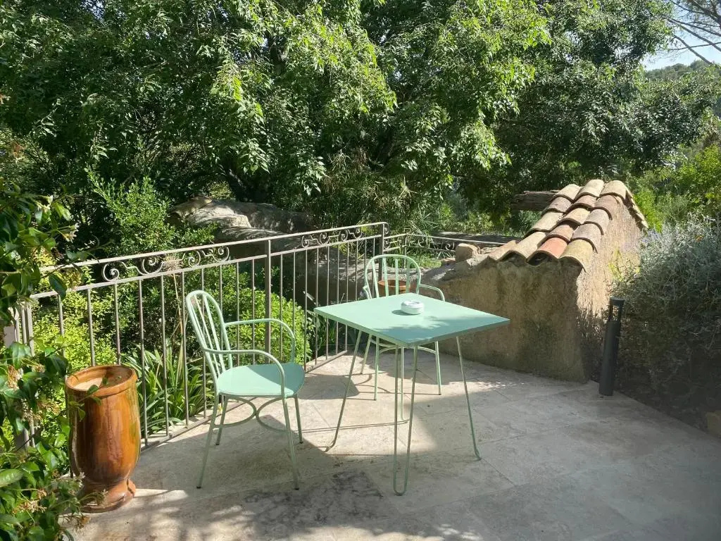 Standard Double room with garden view (full double bed)