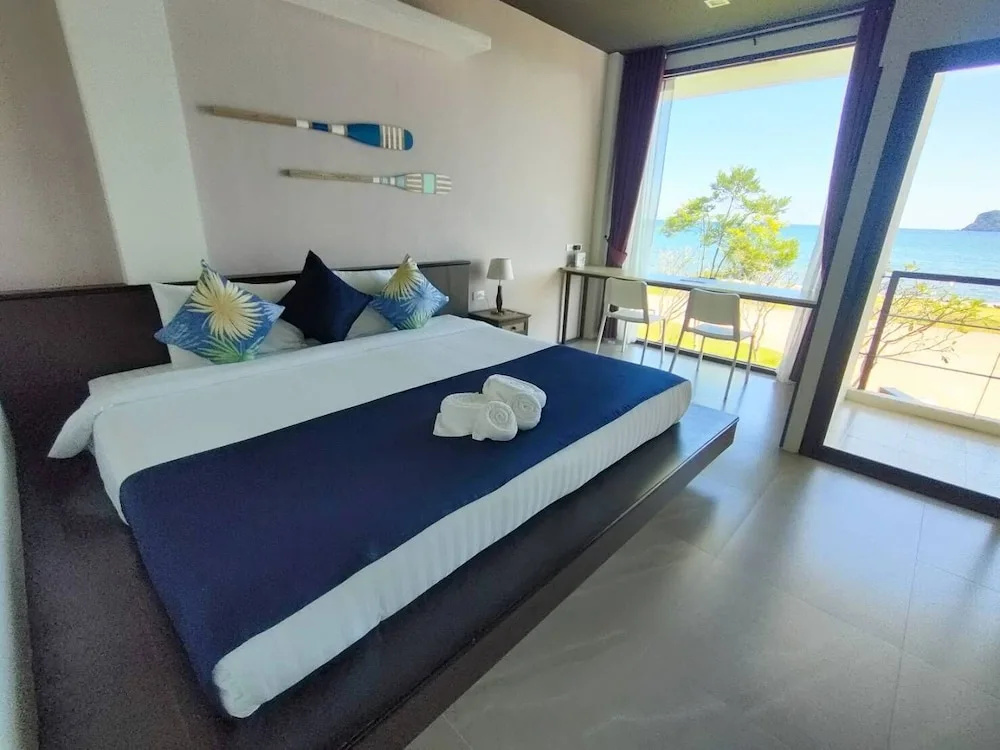 Studio with balcony and with sea view
