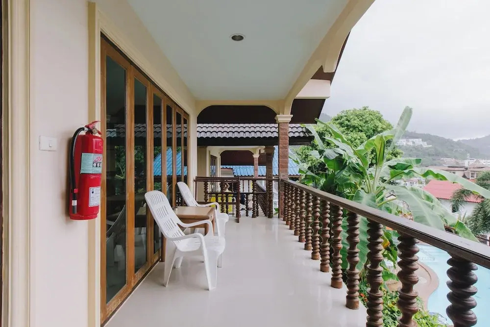 Бунгало с балконом в Kataonsea Bungalows