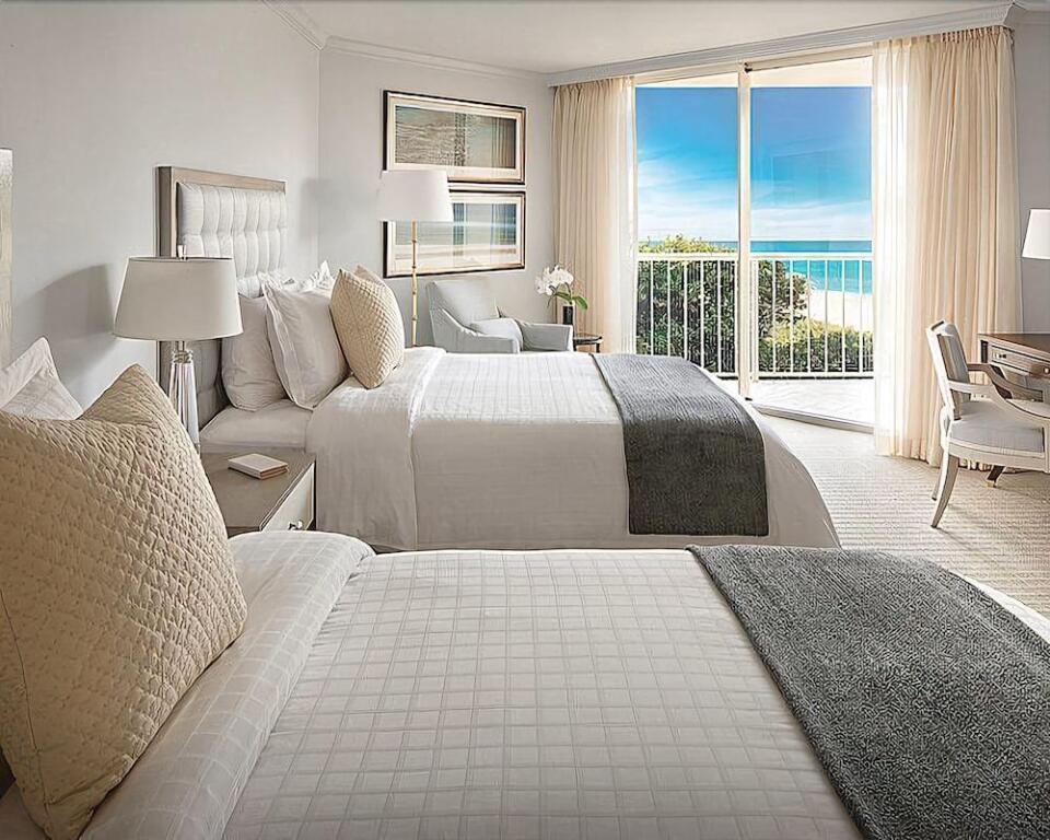 Four Seasons Resort Palm Beach by null