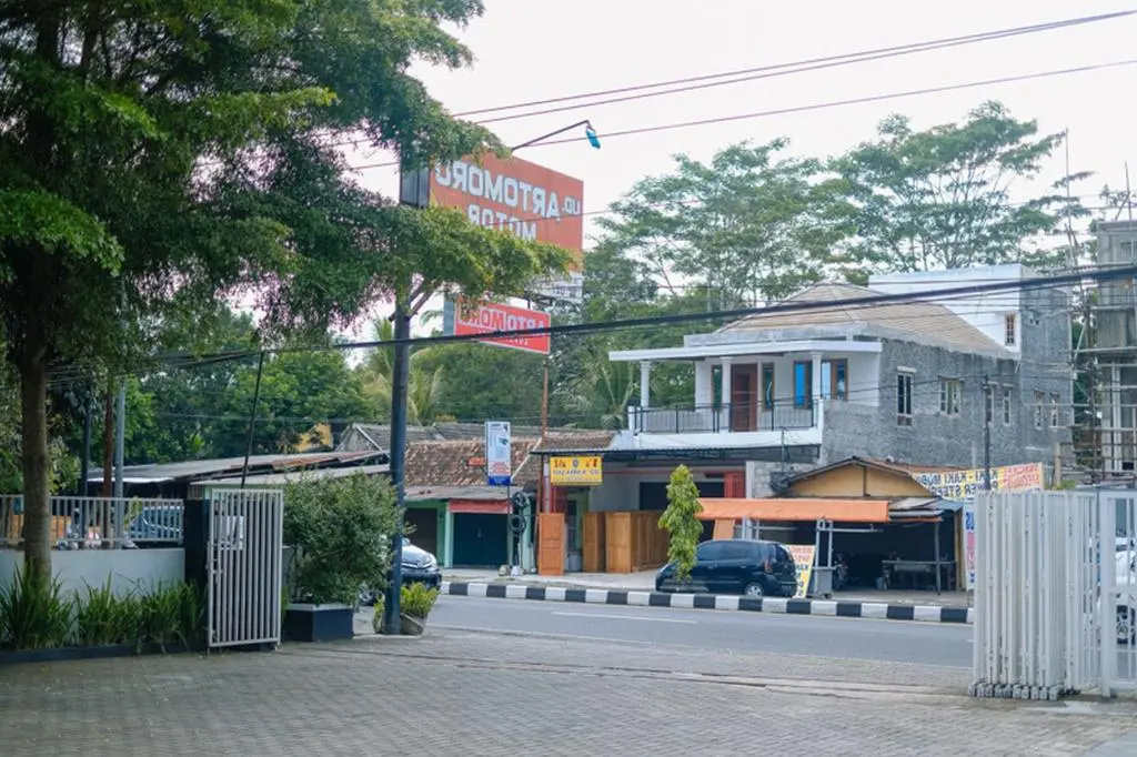 RedDoorz @ Artomoro Guest House