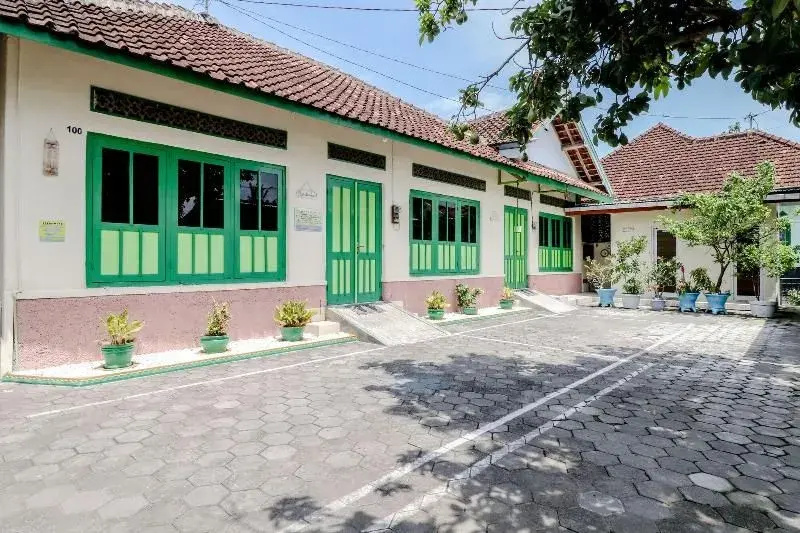 Bahagia Sederhana Homestay by ZUZU
