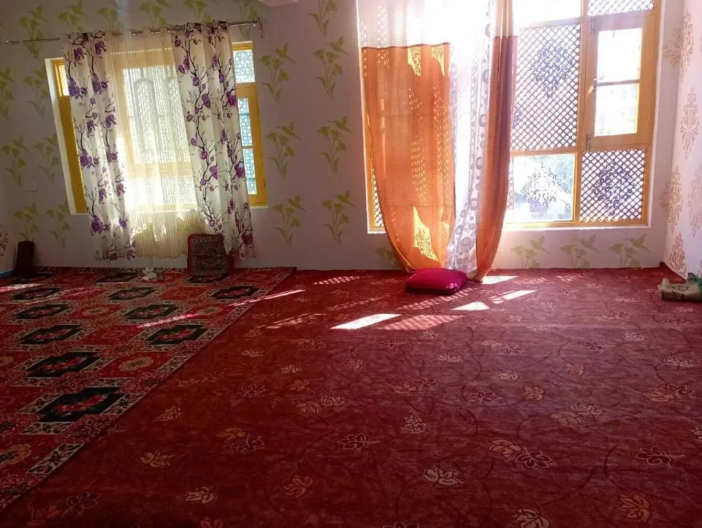 POP 92607 Rohi Homestay