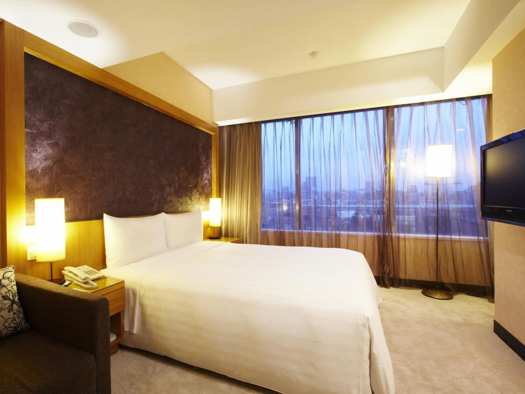 Business Double room (full double bed)