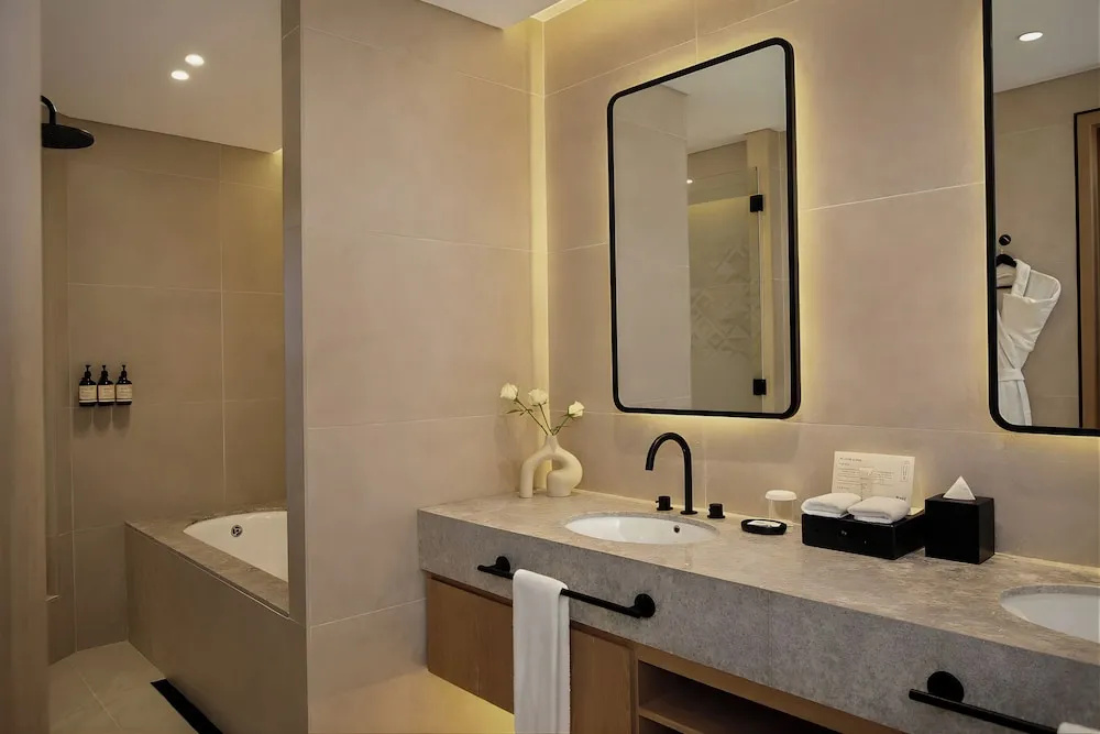 Grand Deluxe Double room with city view (twin beds)