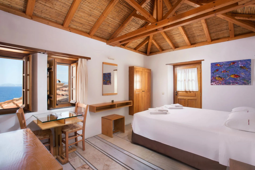 Standard Double room with sea view (full double bed)