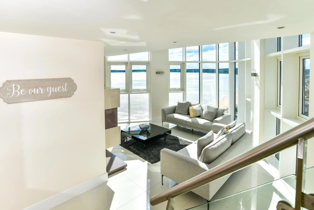 Meridian Quay – the Penthouse — 2