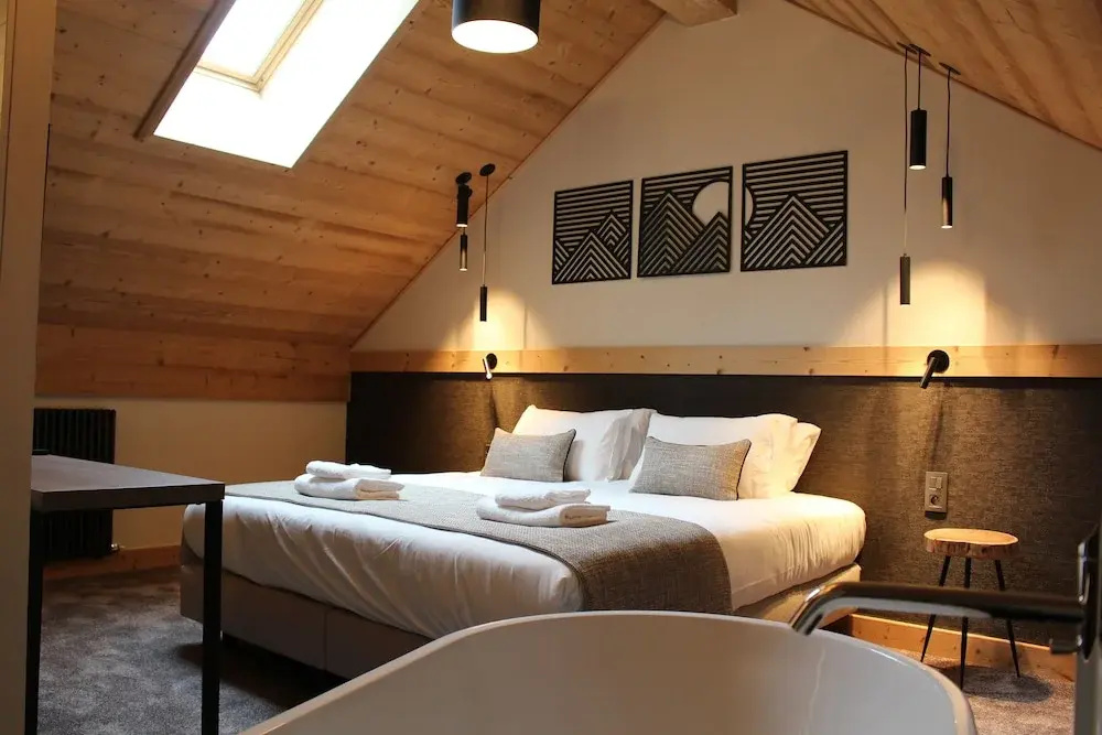 5 Bedrooms Family Apartment