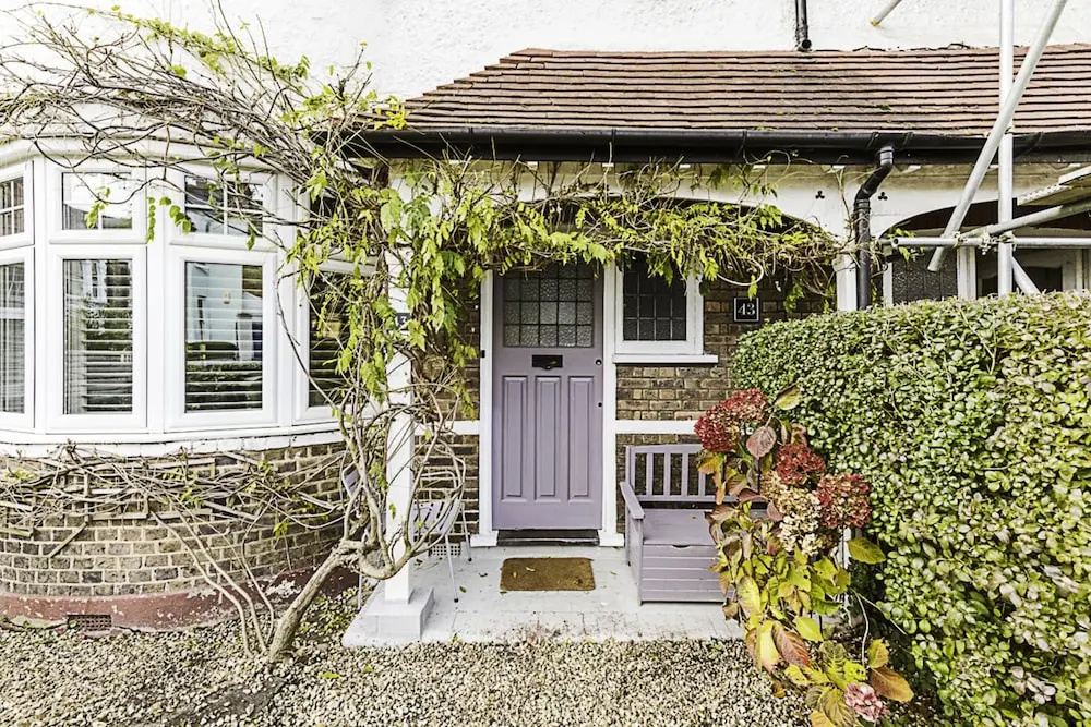 Gorgeous 4-bed Home With a Fireplace and Terrace