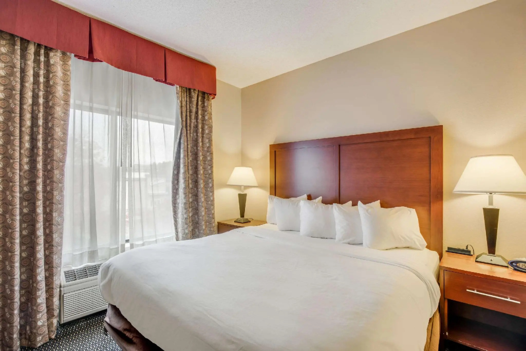 Double Suite (full double bed)