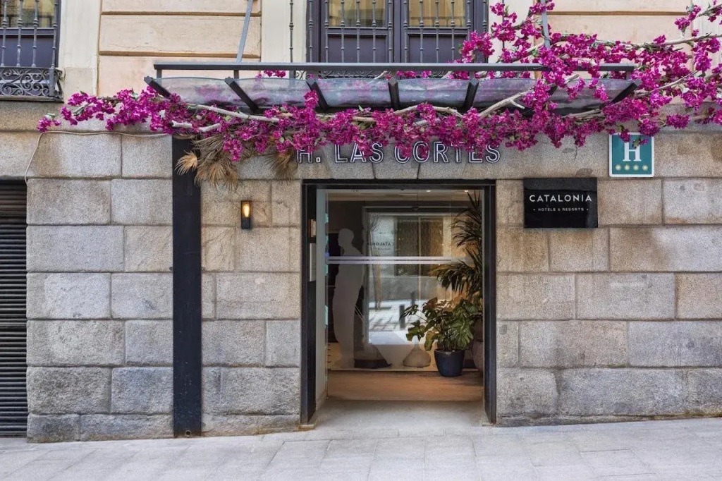 Catalonia Las Cortes Hotel — фото