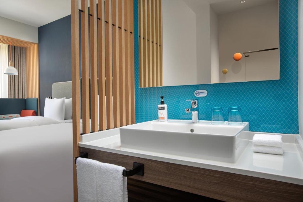 Двухместный номер Standard 2 отдельные кровати в Holiday Inn Express Guiyang Qingyan by IHG