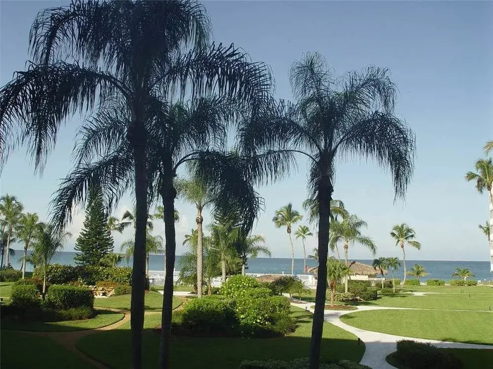 Gulf Front Community Pool 1 Br condo by RedAwning