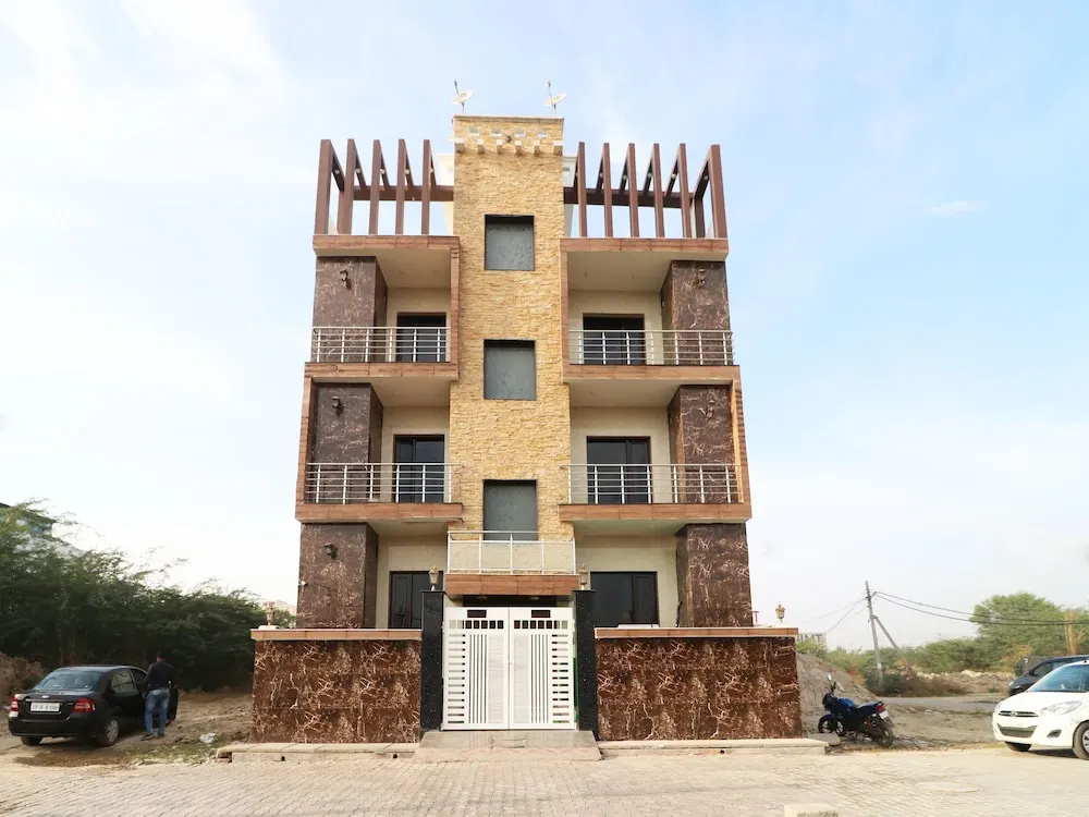 OYO 10810 Sangvi Palace