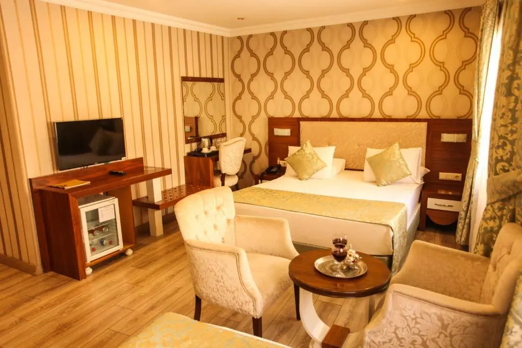 Deluxe Double room (full double bed)