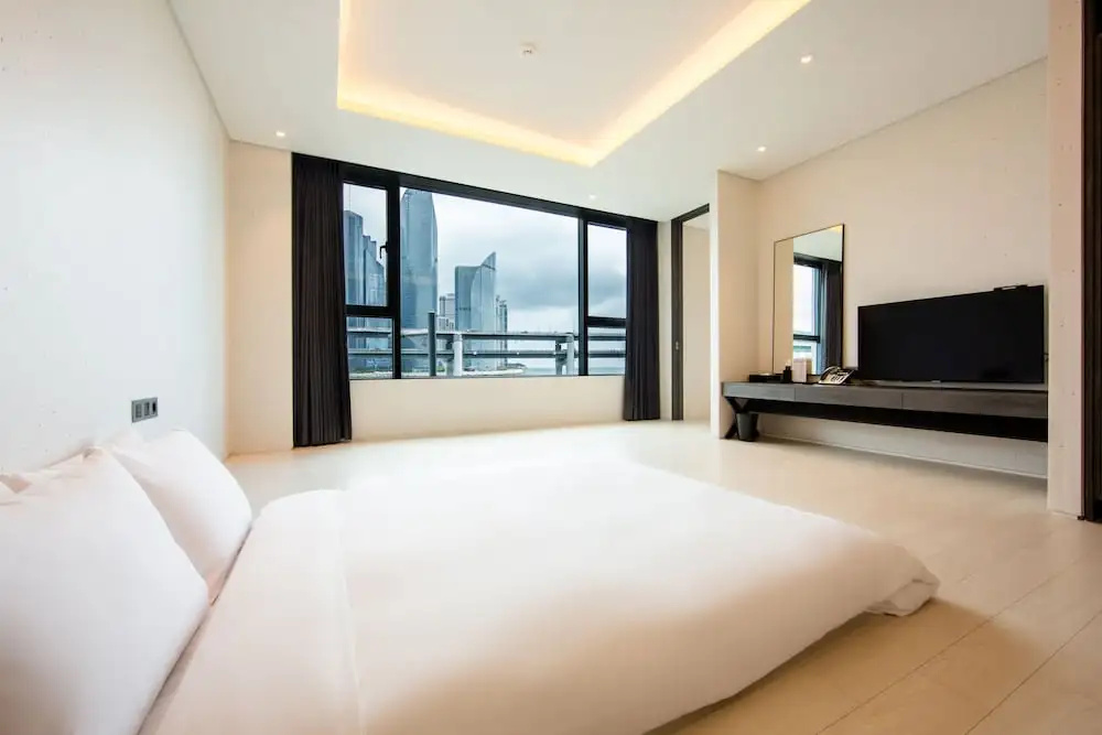 Suite with ocean view