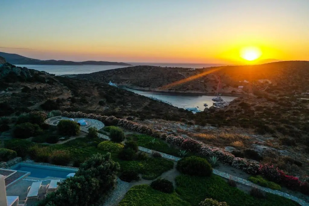 Schinoza Luxury Suites