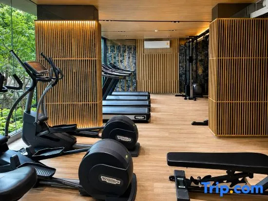 Sukhumvit 22 1BR | Pool, Gym & Garden Oasis