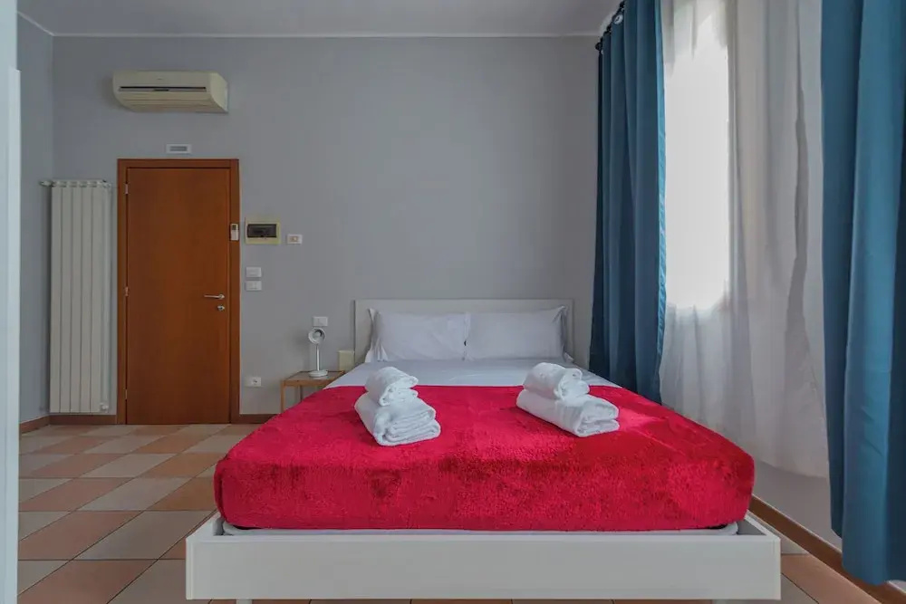 Classic Double room (full double bed)