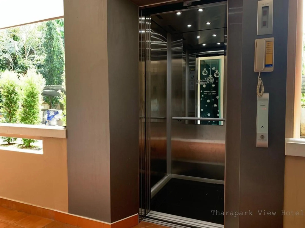 Lobby & Reception