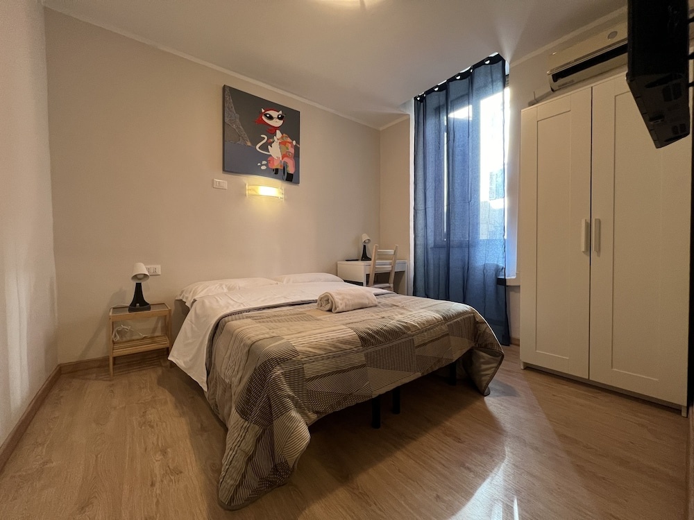 Basic Double room (full double bed)