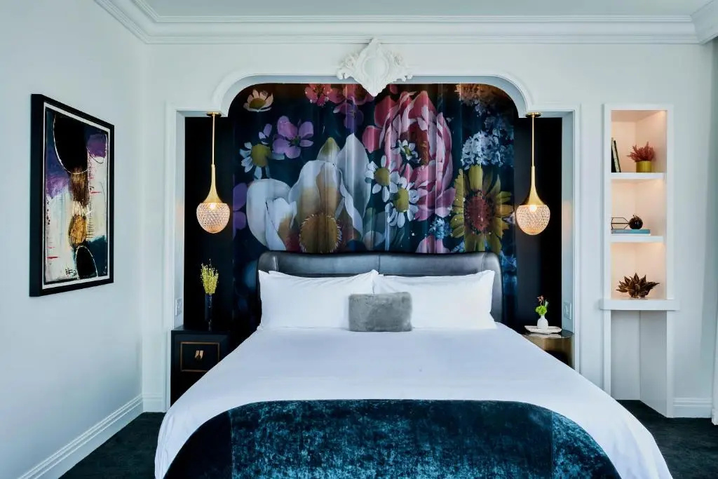 Double room (full double bed)
