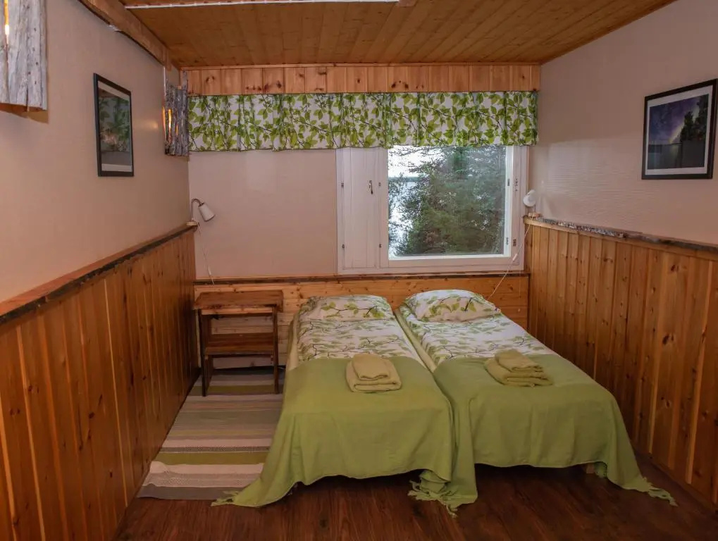 Standard Double room with lake view (twin beds)