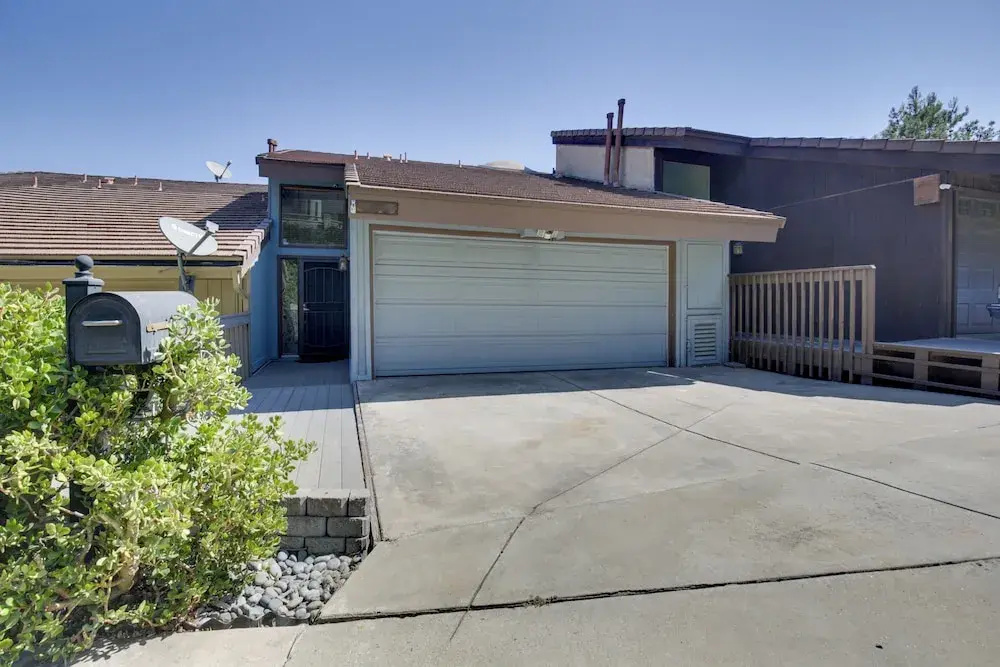 La Mesa Townhome: 15 Mi to San Diego!