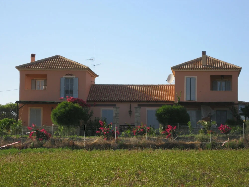 Alekos Beach Houses - Natura Gialla