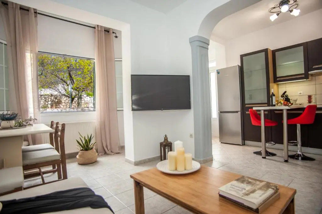 2 Bedrooms Apartment
