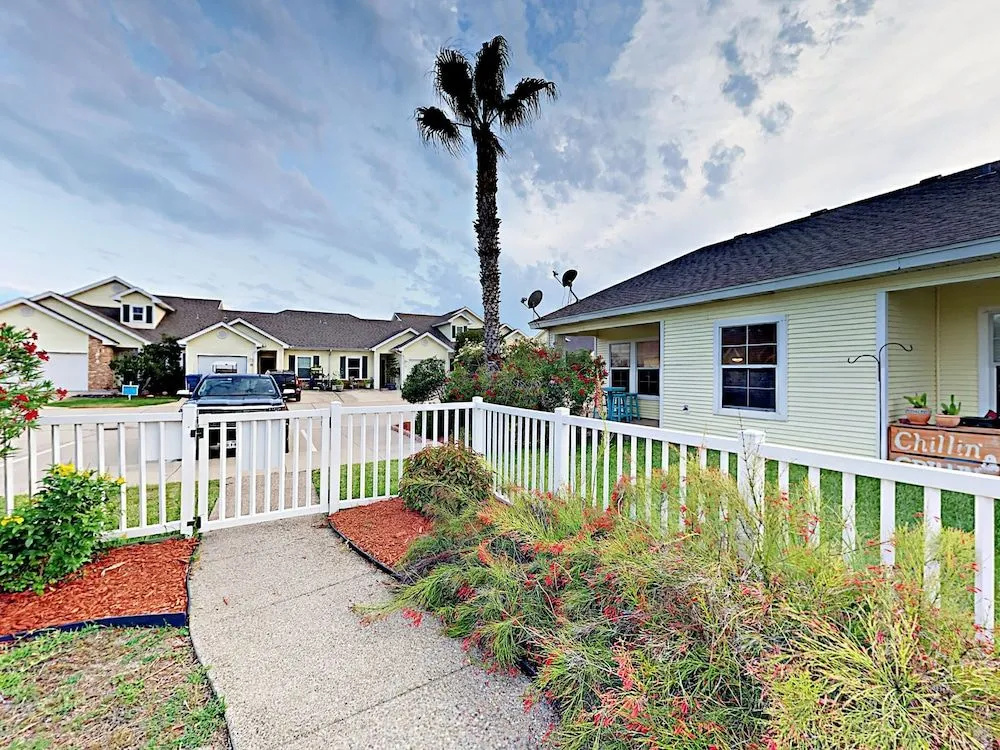 701NS Barefoot Getaway by RedAwning