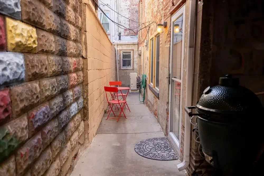 Wyatt s Saloon Guest House 2