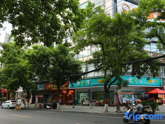 Chambu Designer Hotel (Chengdu huochenanzhan Zijing )