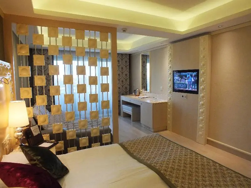 Standard Double room with balcony (full double bed)