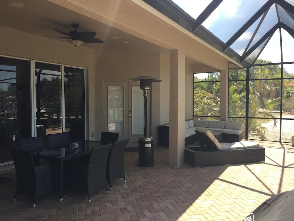1261 Laurel Ct