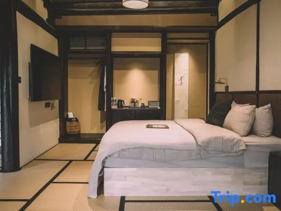 Standard room with balcony and with courtyard view