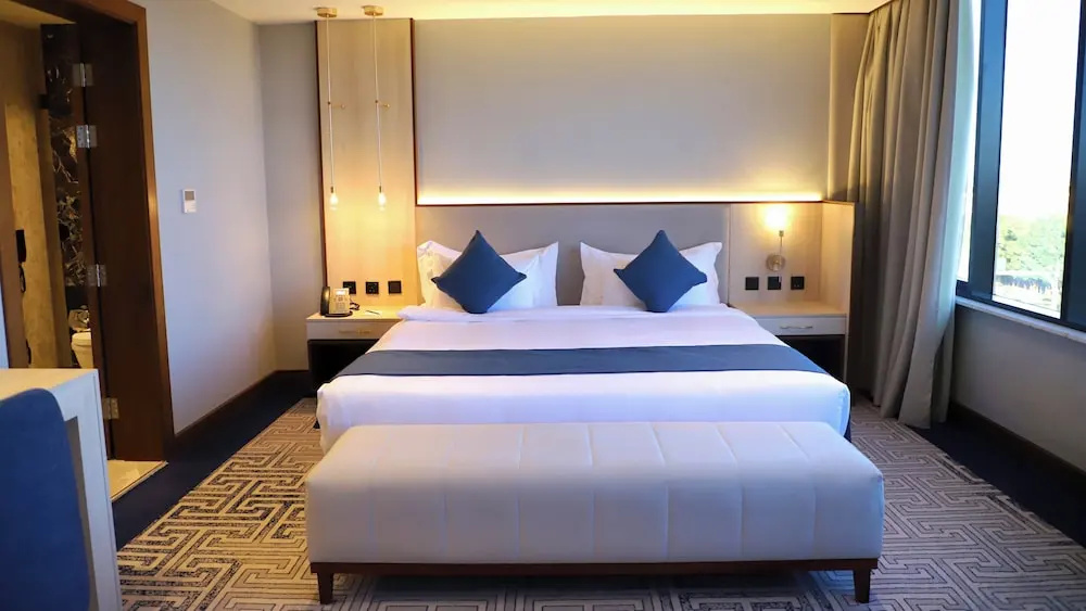2 Bedrooms Royal Suite with city view