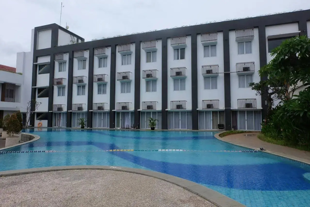Front One Akshaya Hotel Karawang - Général