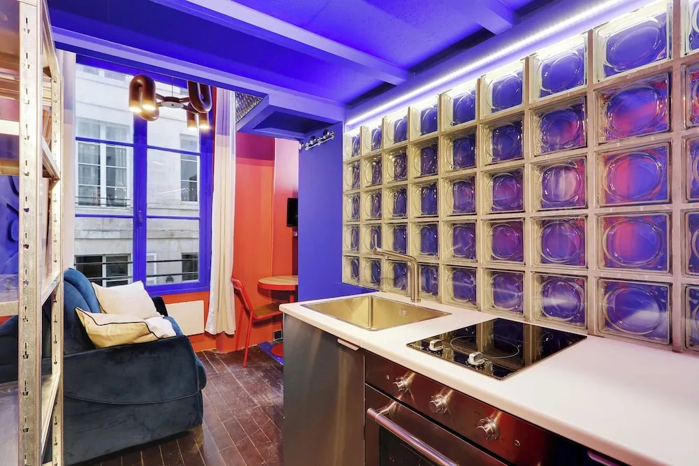 Afficher la photo 7 — Cosy, Colourful Studio for 2 - Heart of "marais"