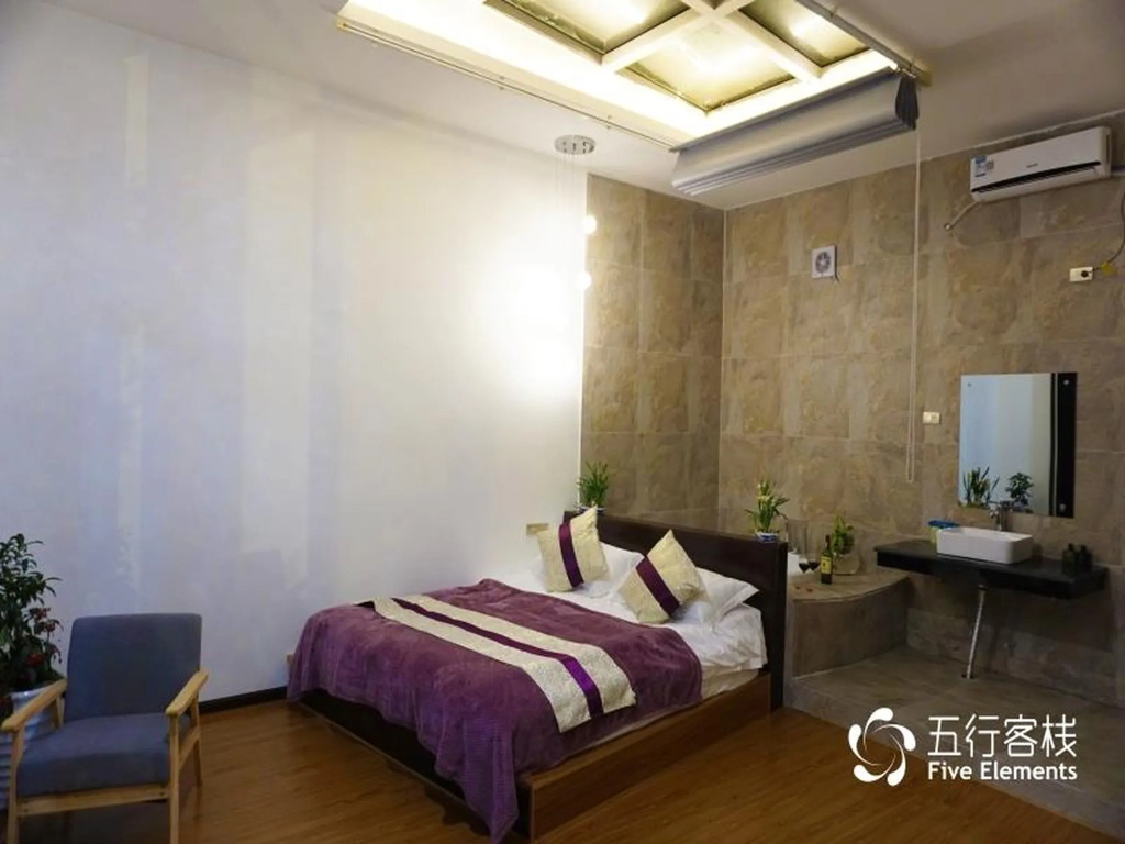 Deluxe Double room with garden view (full double bed)
