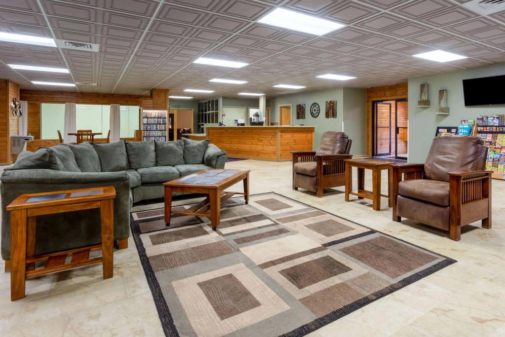 Lobby & Reception