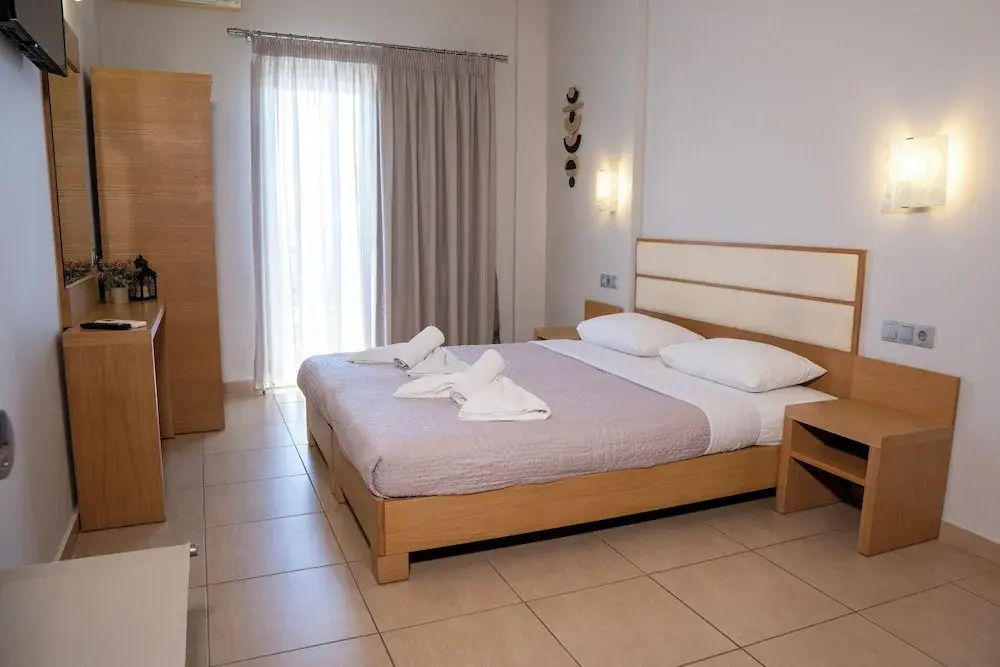 Standard Double room with balcony (full double bed)