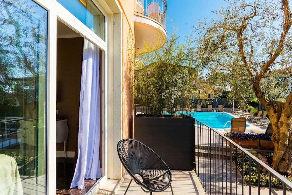 Superior Double room with balcony (full double bed)