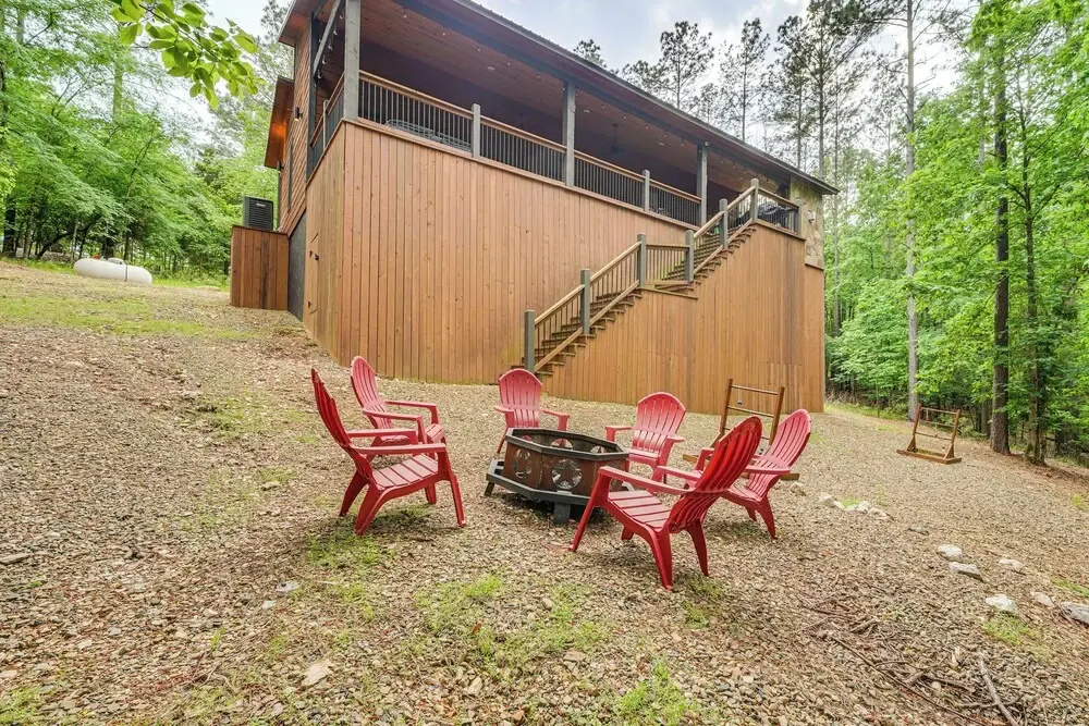 Modern, Luxe Cabin in Broken Bow w/ Hot Tub!