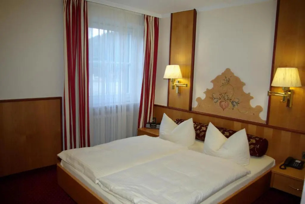 Deluxe Double room (full double bed)