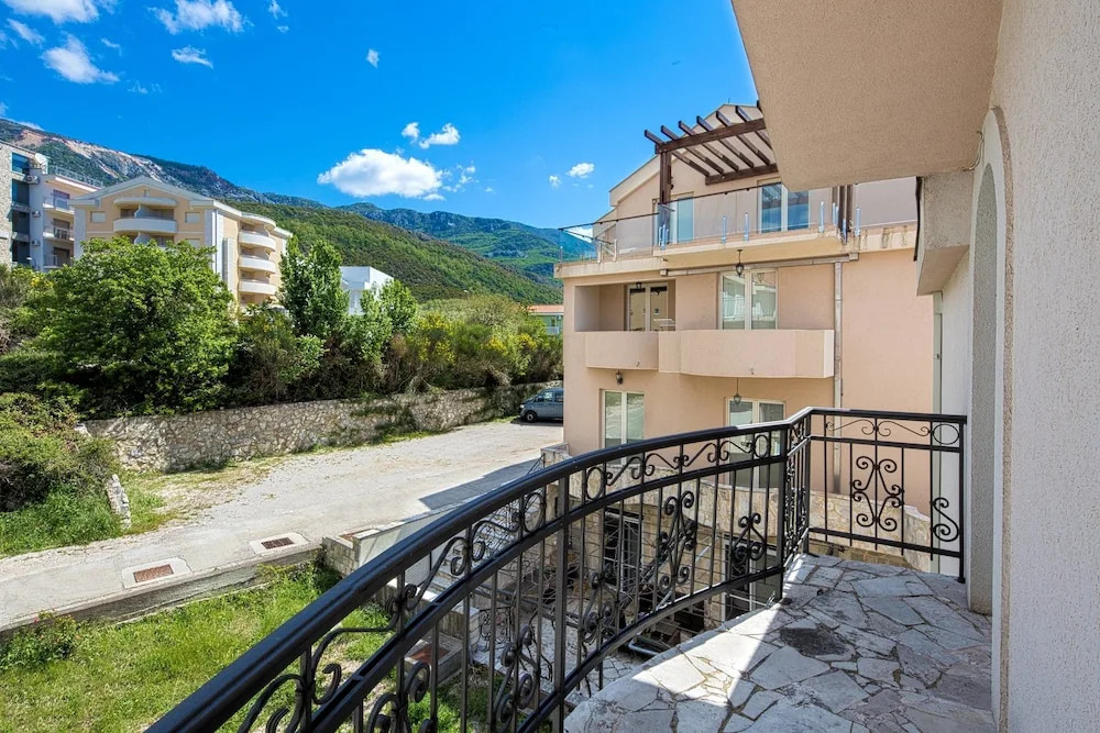 Adriatic Hill Apartments