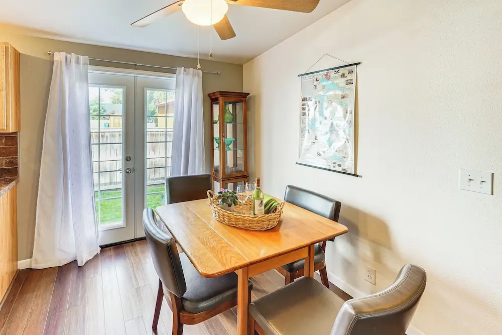 1 Mi to Tubbs Hill & Lake: Midtown Home w/ Yard! — фото 3