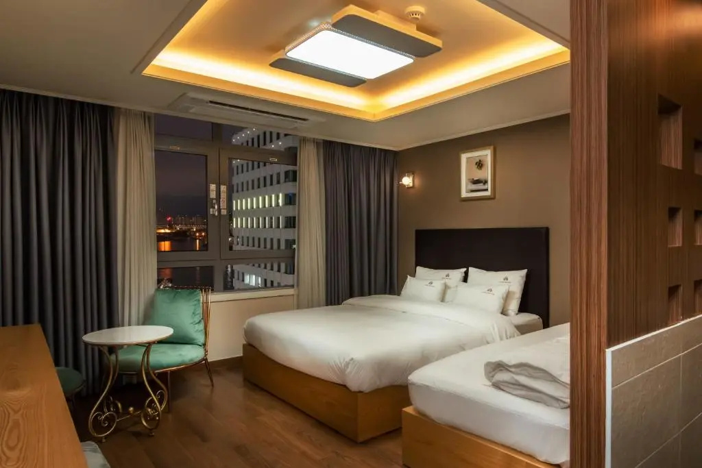 Deluxe Double Family room with harbour view (twin beds)
